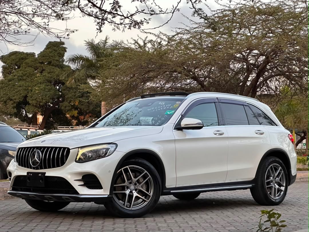 Mercedes benz thumbnail 3